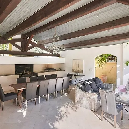 Lovelydays • 6br With Pool 度假居