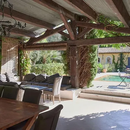 Lovelydays • 6br With Pool Holiday home